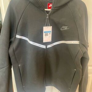Nike Tech Full-Zip Fleece Windrunner Jacket with Reflective Accents. BRAND NEW